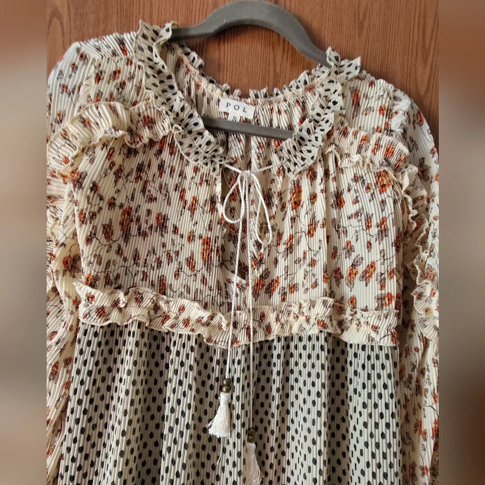 Top - Picture 2 of 6